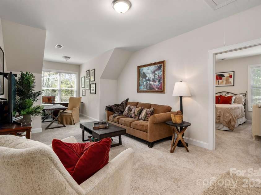8209 Bella Vista Court, Charlotte, NC 28216.  MLS# CAR4243741, YatesRealty ID 11314. Upstairs loft