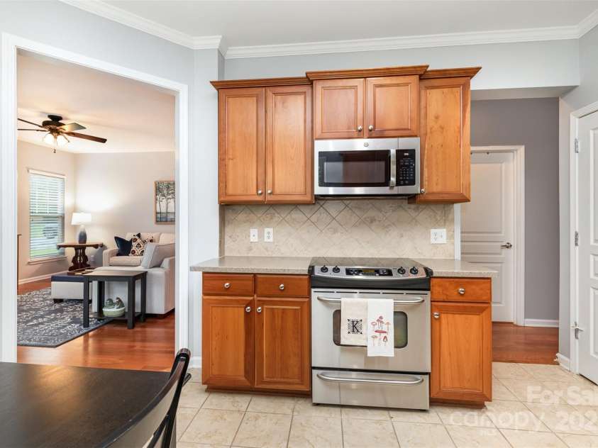 31470 Royal Tern Lane, Indian Land, SC 29707.  MLS# CAR4254598, YatesRealty ID 11317. 2025 - new electric stove