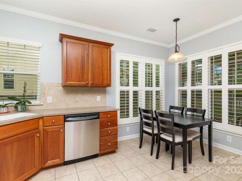 31470 Royal Tern Lane, Indian Land, SC 29707.  MLS# CAR4254598, YatesRealty ID 11317. Eat-in area overlooks back yard and porch.