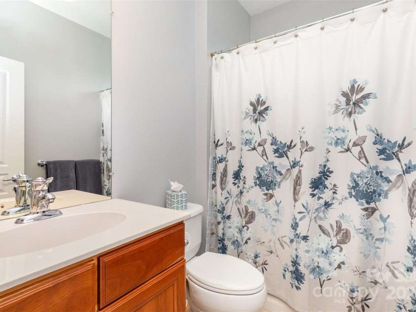 31470 Royal Tern Lane, Indian Land, SC 29707.  MLS# CAR4254598, YatesRealty ID 11317. Guest bath just outside the guest bedroom
