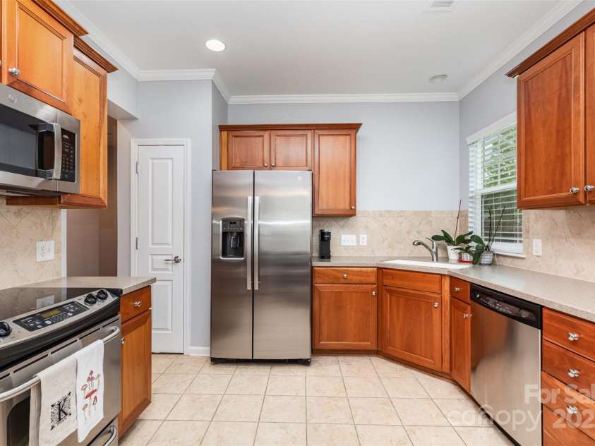31470 Royal Tern Lane, Indian Land, SC 29707.  MLS# CAR4254598, YatesRealty ID 11317. Kitchen w/stainless steel appliances