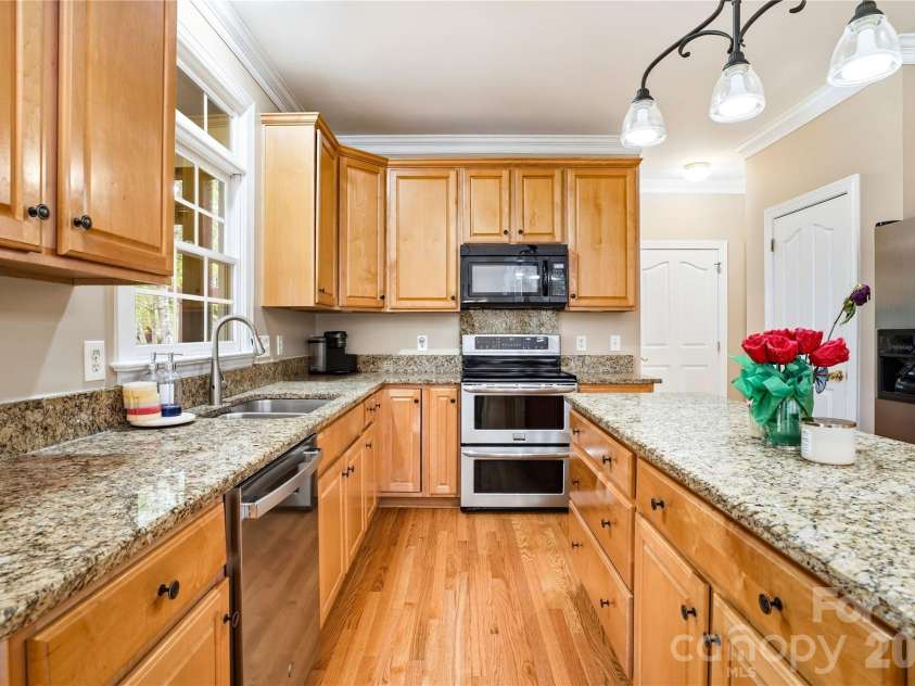 6123 Abergele Lane, Matthews, NC 28104.  MLS# CAR4361724, YatesRealty ID 11317. 