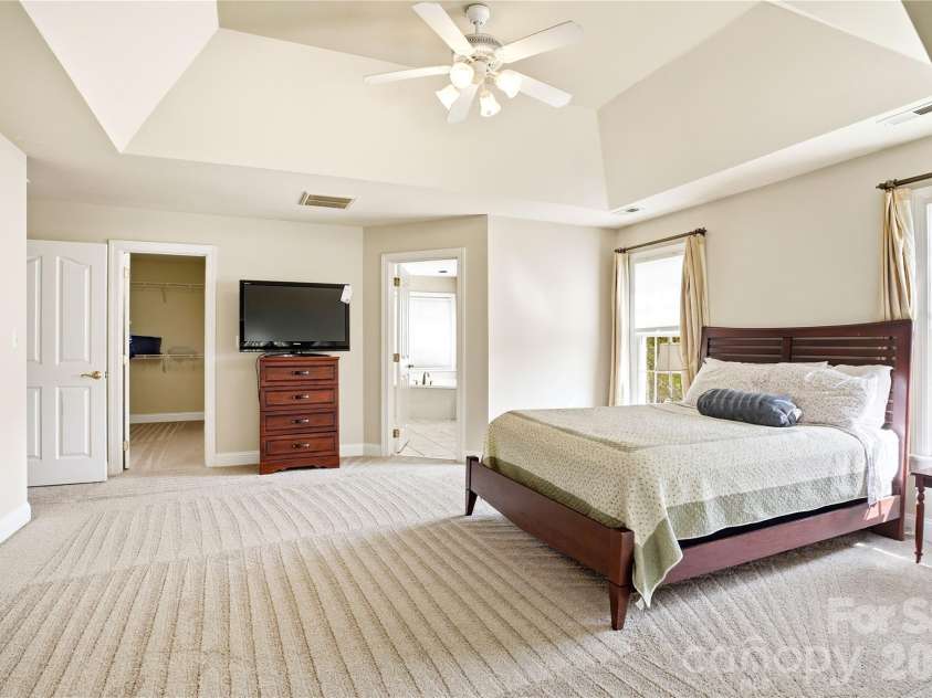 6123 Abergele Lane, Matthews, NC 28104.  MLS# CAR4361724, YatesRealty ID 11317. 