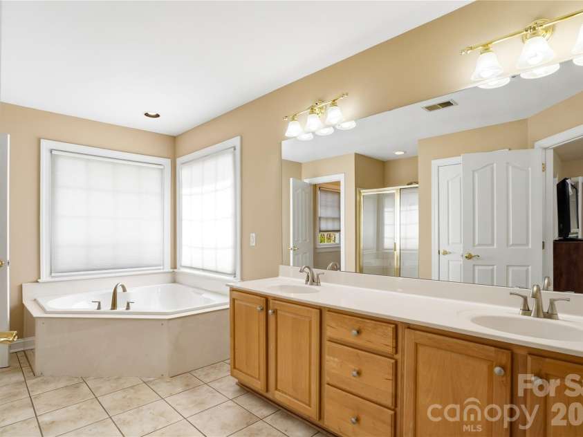 6123 Abergele Lane, Matthews, NC 28104.  MLS# CAR4361724, YatesRealty ID 11317. 