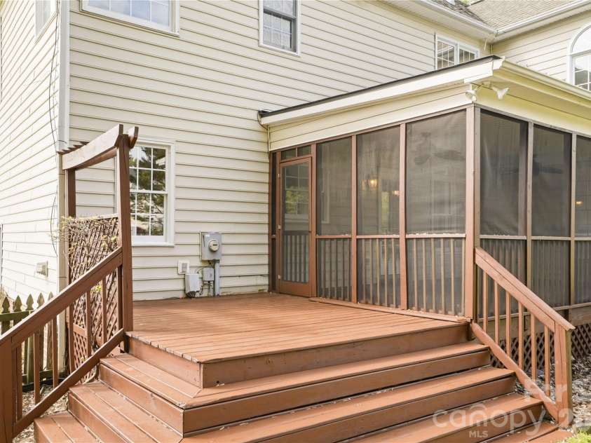 6123 Abergele Lane, Matthews, NC 28104.  MLS# CAR4361724, YatesRealty ID 11317. 