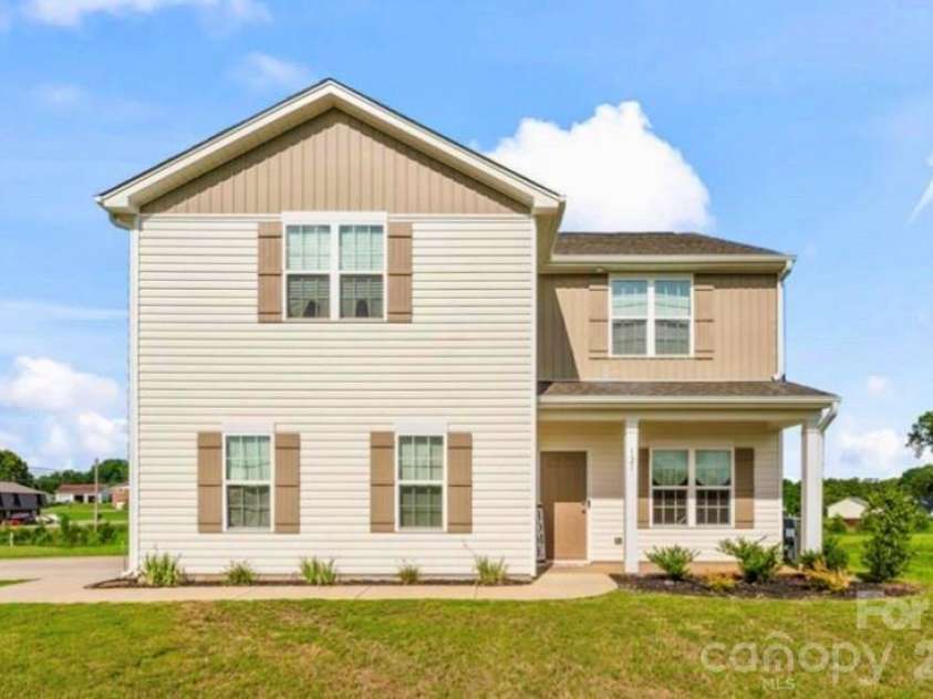 121 Asbury Place, Lexington, NC 27295.  MLS# CAR4352347, YatesRealty ID 11318. 