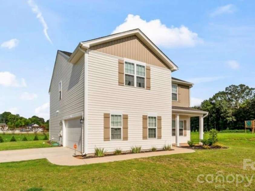 121 Asbury Place, Lexington, NC 27295.  MLS# CAR4352347, YatesRealty ID 11318. 