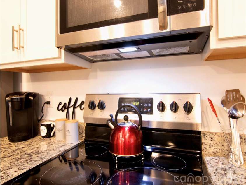 121 Asbury Place, Lexington, NC 27295.  MLS# CAR4352347, YatesRealty ID 11318. 