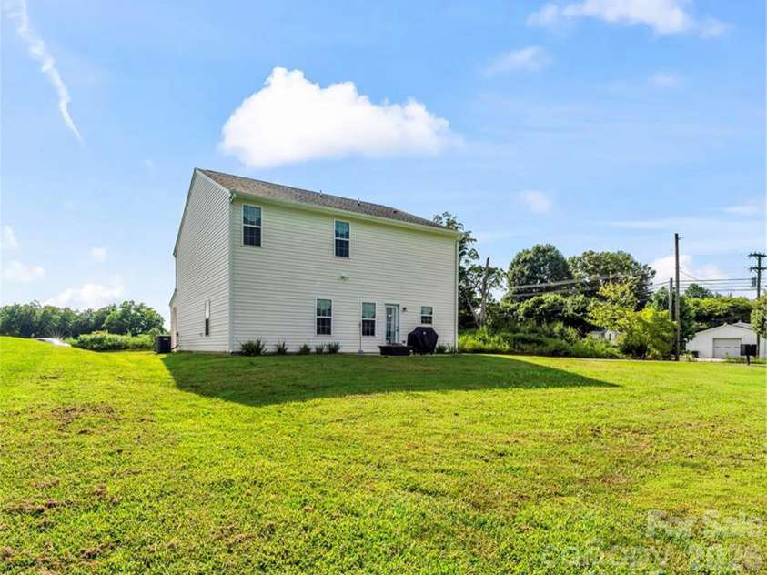121 Asbury Place, Lexington, NC 27295.  MLS# CAR4352347, YatesRealty ID 11318. 