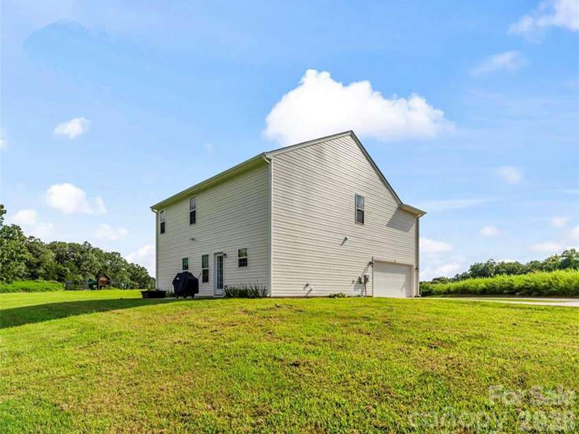 121 Asbury Place, Lexington, NC 27295.  MLS# CAR4352347, YatesRealty ID 11318. 