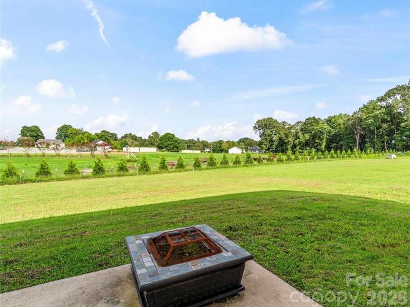 121 Asbury Place, Lexington, NC 27295.  MLS# CAR4352347, YatesRealty ID 11318. 