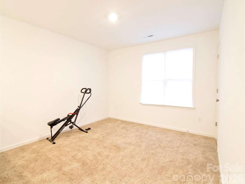 121 Asbury Place, Lexington, NC 27295.  MLS# CAR4352347, YatesRealty ID 11318. Loft