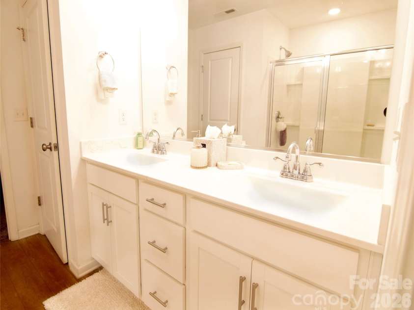 121 Asbury Place, Lexington, NC 27295.  MLS# CAR4352347, YatesRealty ID 11318. Primary Bathroom