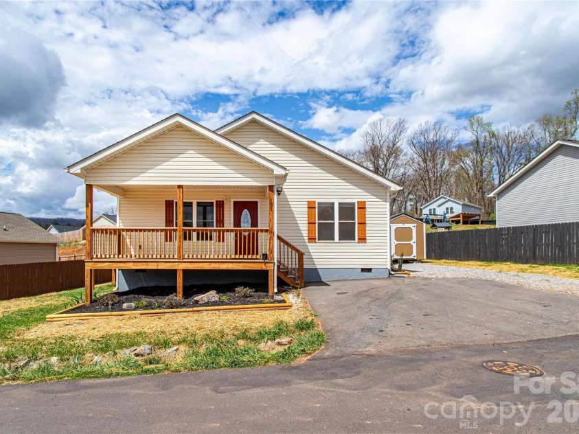 191 Patriot Place, Mars Hill, NC 28754.  MLS# CAR4366496, YatesRealty ID 11319. 