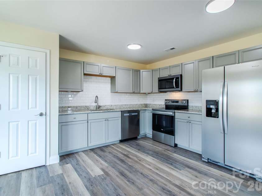 191 Patriot Place, Mars Hill, NC 28754.  MLS# CAR4366496, YatesRealty ID 11319. 
