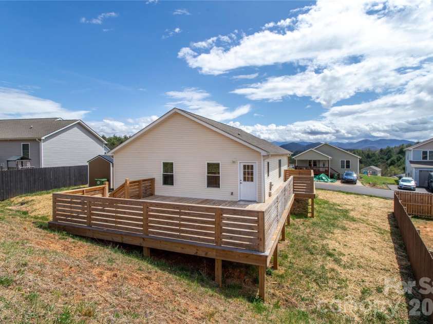 191 Patriot Place, Mars Hill, NC 28754.  MLS# CAR4366496, YatesRealty ID 11319. 