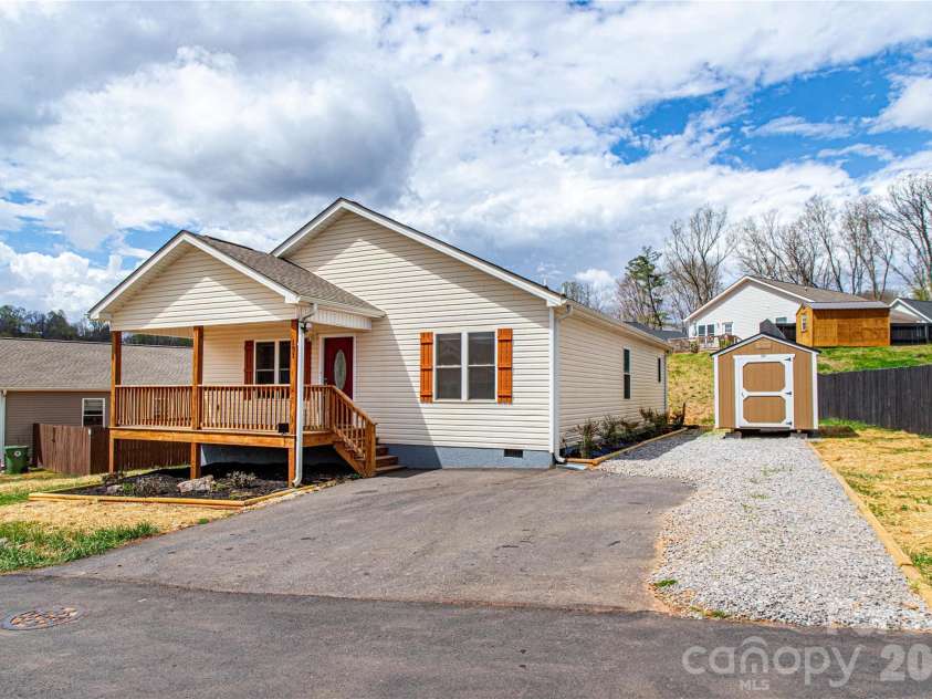 191 Patriot Place, Mars Hill, NC 28754.  MLS# CAR4366496, YatesRealty ID 11319. 