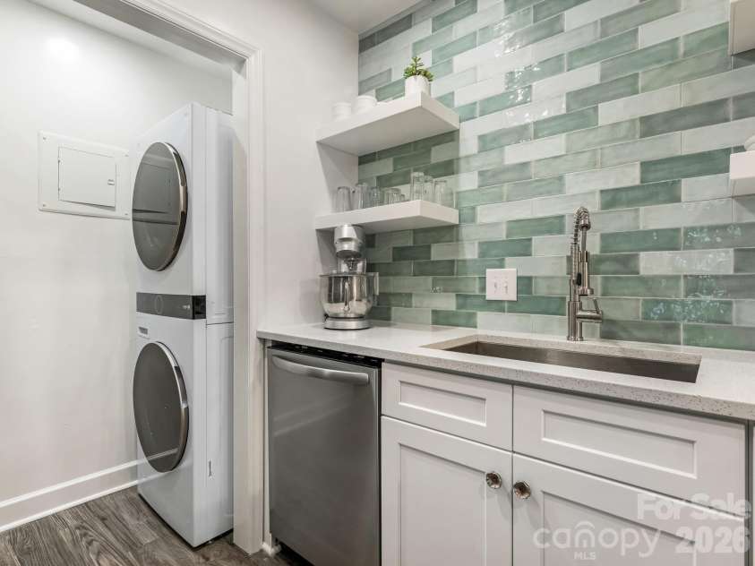 1612 Sharon Road, Charlotte, NC 28210.  MLS# CAR4350701, YatesRealty ID 11321. 