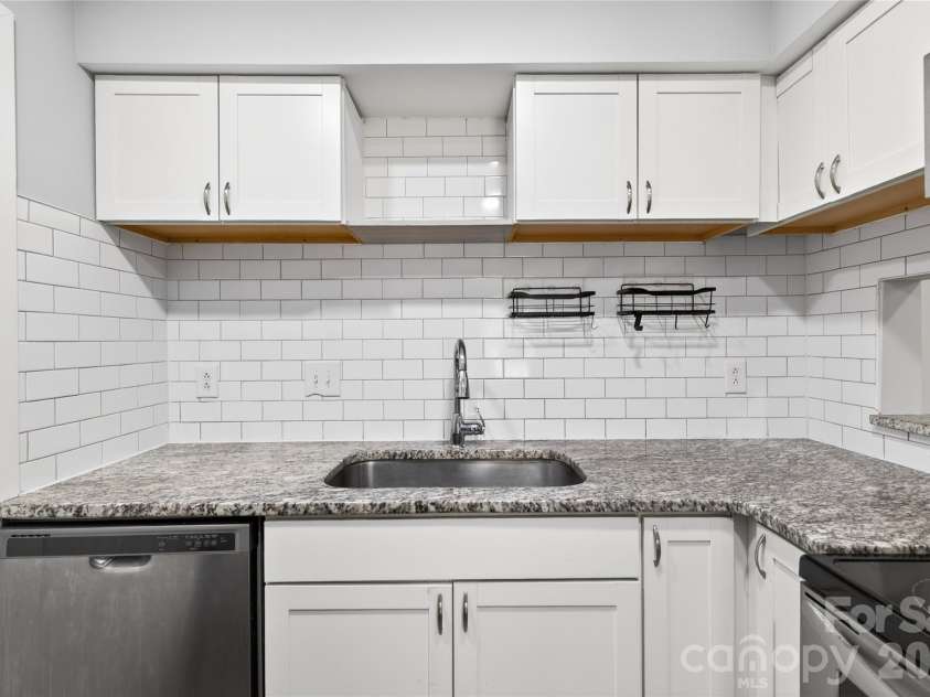 1612 Sharon Road, Charlotte, NC 28210.  MLS# CAR4364547, YatesRealty ID 11321. 