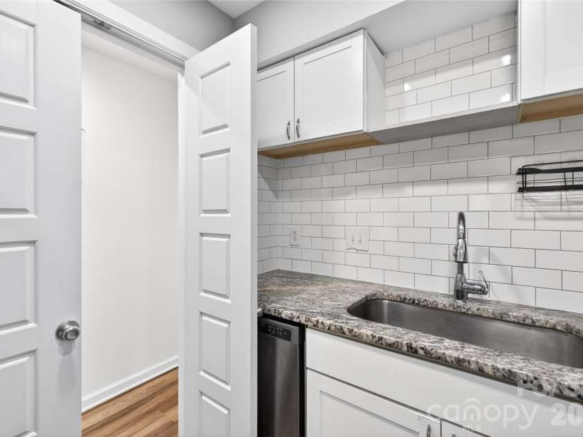 1612 Sharon Road, Charlotte, NC 28210.  MLS# CAR4364547, YatesRealty ID 11321. 