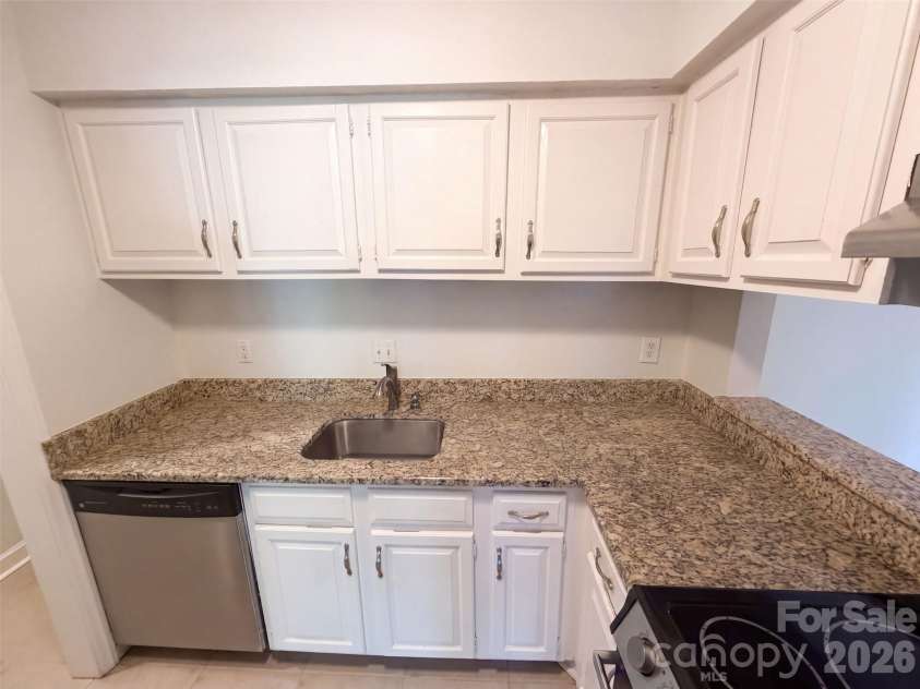 1612 Sharon Road, Charlotte, NC 28210.  MLS# CAR4415970, YatesRealty ID 11321. 