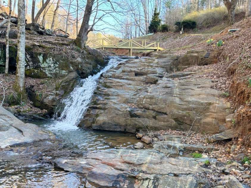 324 Marble Mine Road, Bakersville, NC 28705.  MLS# CAR4237907, YatesRealty ID 11321. 