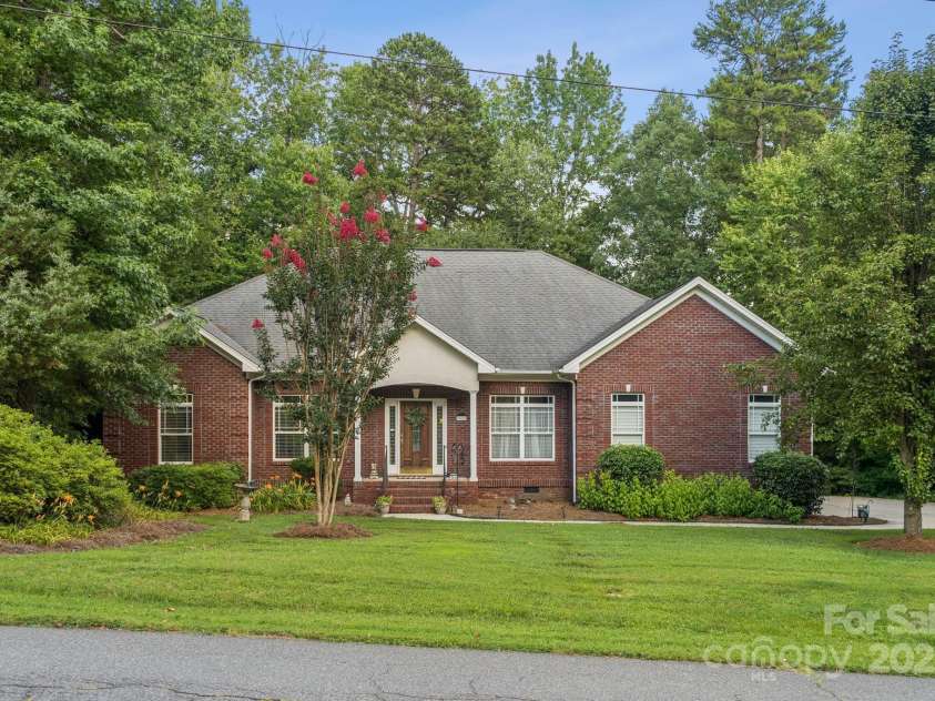 10620 Ford Road, Charlotte, NC 28214.  MLS# CAR4277781, YatesRealty ID 11322. 