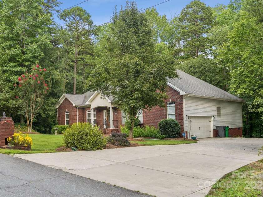 10620 Ford Road, Charlotte, NC 28214.  MLS# CAR4277781, YatesRealty ID 11322. 