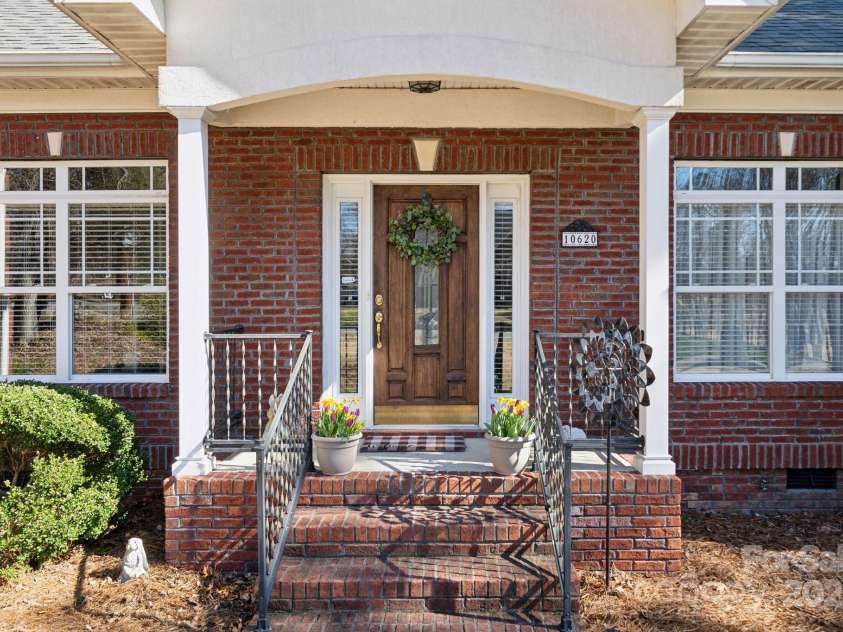10620 Ford Road, Charlotte, NC 28214.  MLS# CAR4277781, YatesRealty ID 11322. 