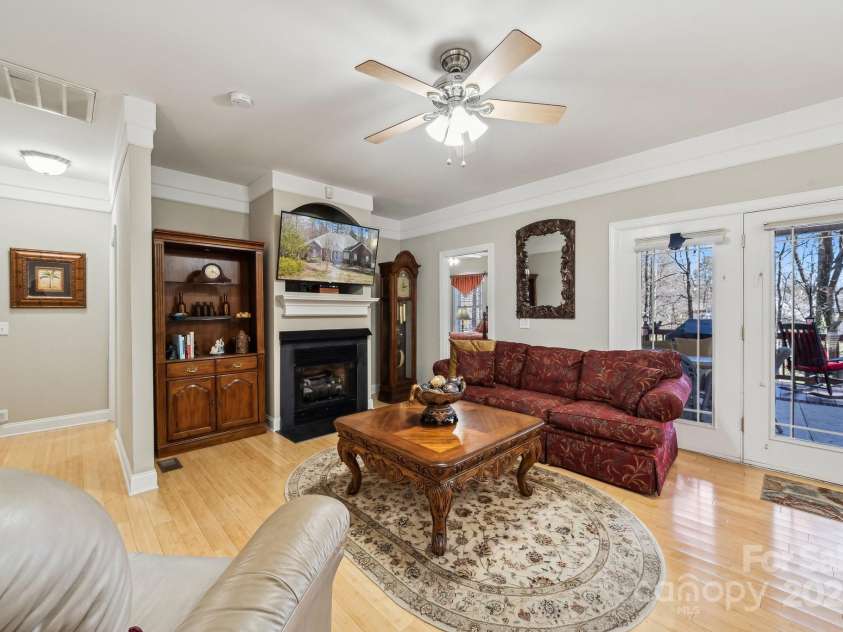 10620 Ford Road, Charlotte, NC 28214.  MLS# CAR4277781, YatesRealty ID 11322. 