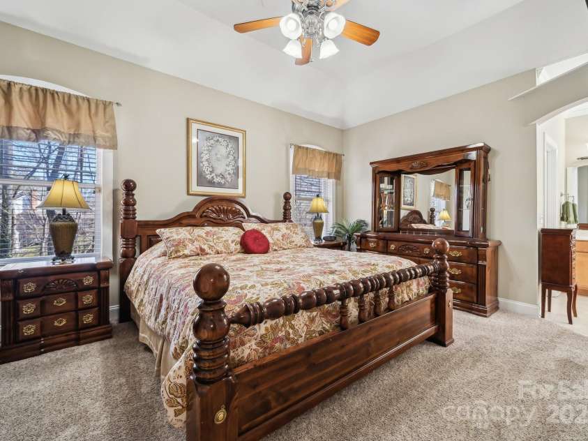 10620 Ford Road, Charlotte, NC 28214.  MLS# CAR4277781, YatesRealty ID 11322. 