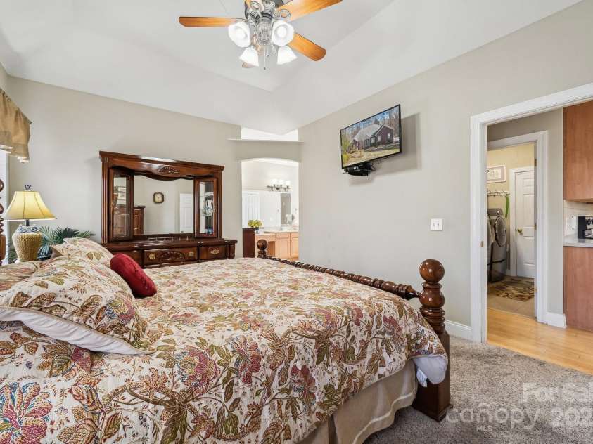 10620 Ford Road, Charlotte, NC 28214.  MLS# CAR4277781, YatesRealty ID 11322. 