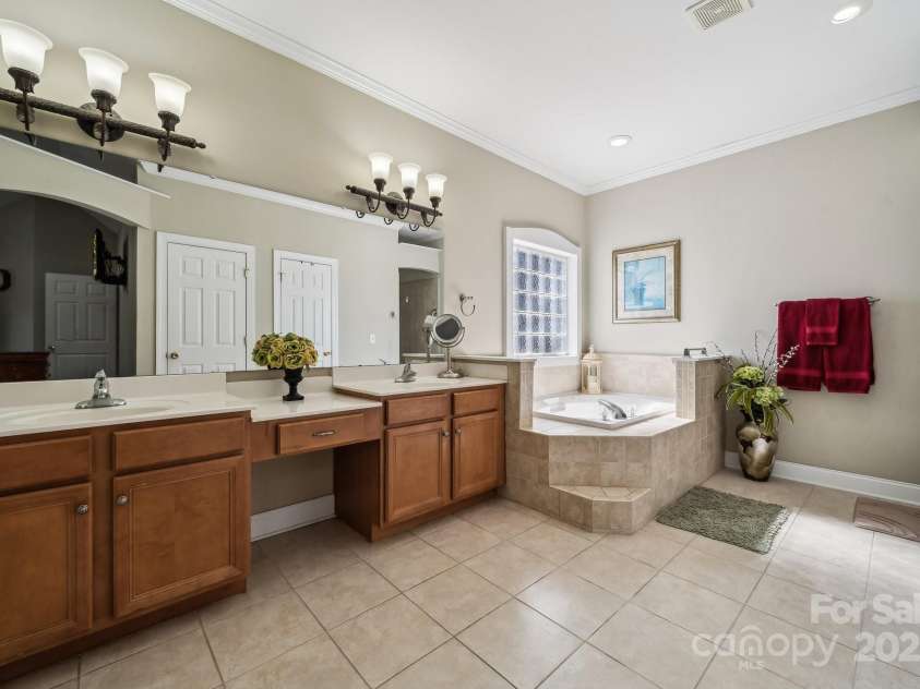 10620 Ford Road, Charlotte, NC 28214.  MLS# CAR4277781, YatesRealty ID 11322. 