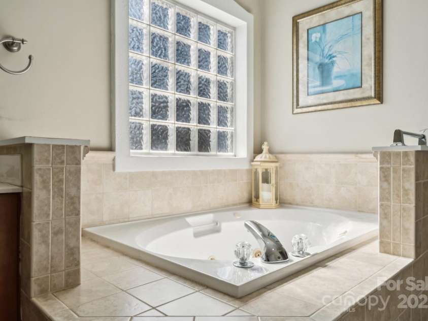 10620 Ford Road, Charlotte, NC 28214.  MLS# CAR4277781, YatesRealty ID 11322. 
