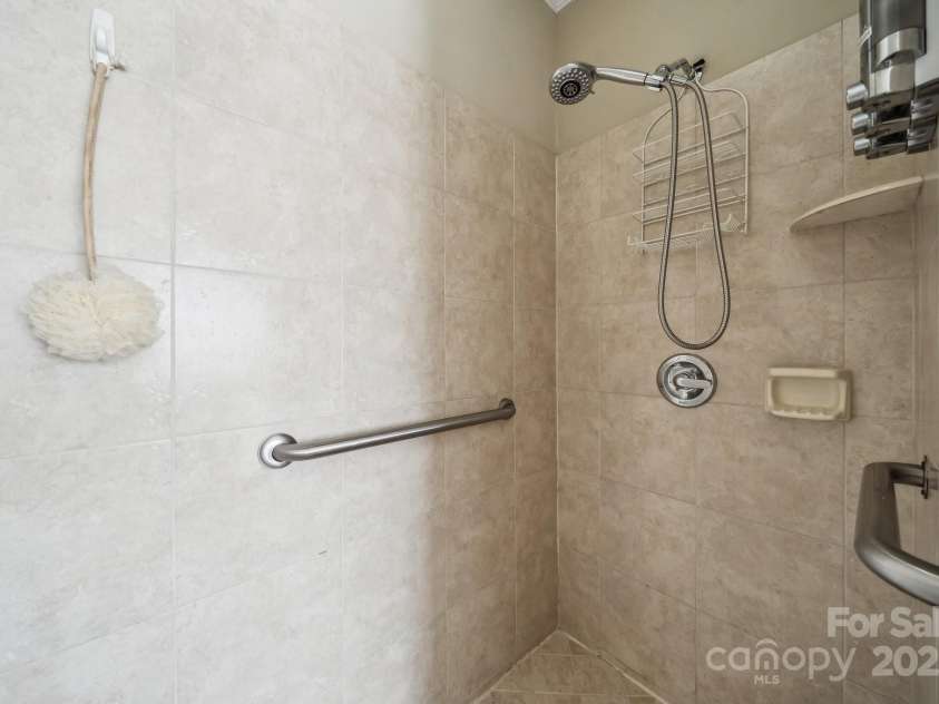 10620 Ford Road, Charlotte, NC 28214.  MLS# CAR4277781, YatesRealty ID 11322. 