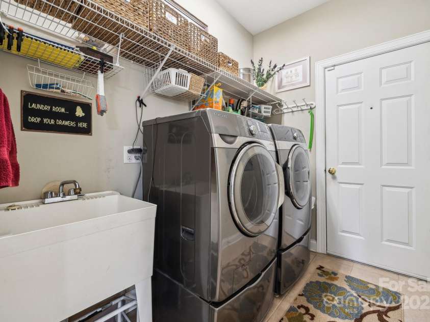 10620 Ford Road, Charlotte, NC 28214.  MLS# CAR4277781, YatesRealty ID 11322. 