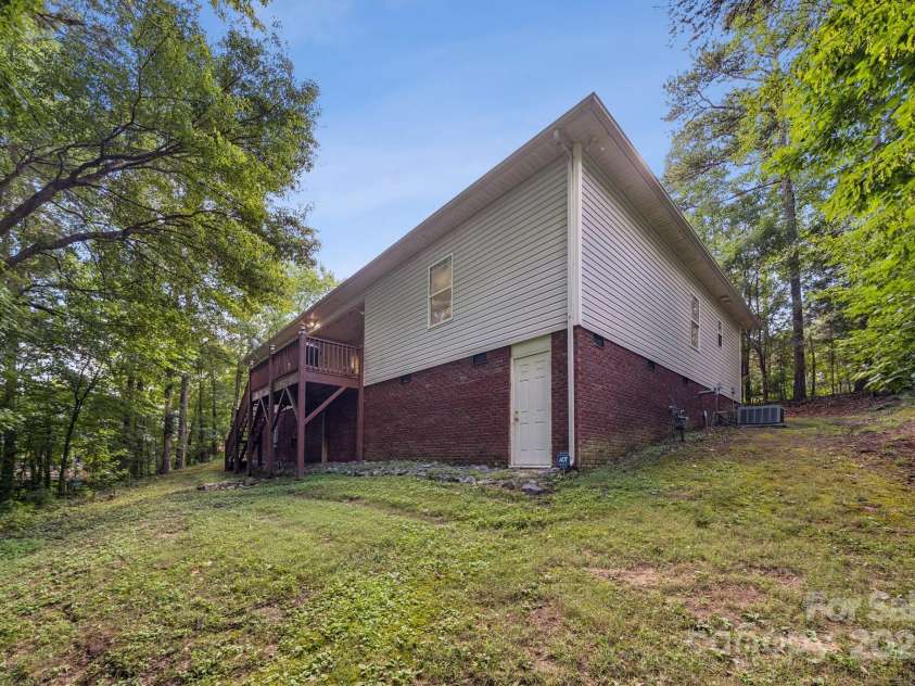 10620 Ford Road, Charlotte, NC 28214.  MLS# CAR4277781, YatesRealty ID 11322. 