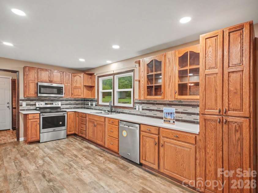 3361 47th Avenue Place, Hickory, NC 28601.  MLS# CAR4350708, YatesRealty ID 11323. Kitchen