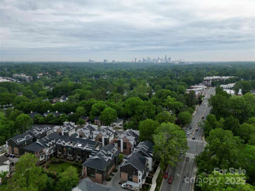 4121 Selwyn Walk Court, Charlotte, NC 28209.  MLS# CAR4237040, YatesRealty ID 11323. 10 Minute Drive to Uptown CLT