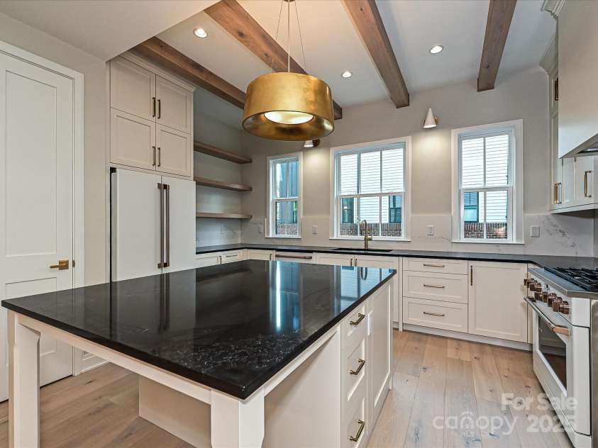 4121 Selwyn Walk Court, Charlotte, NC 28209.  MLS# CAR4237040, YatesRealty ID 11323. 
