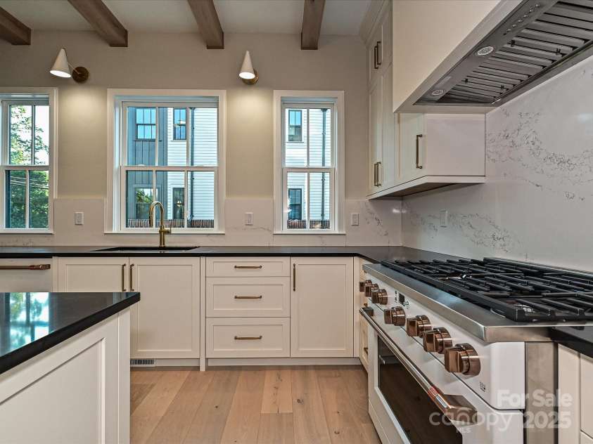 4121 Selwyn Walk Court, Charlotte, NC 28209.  MLS# CAR4237040, YatesRealty ID 11323. 