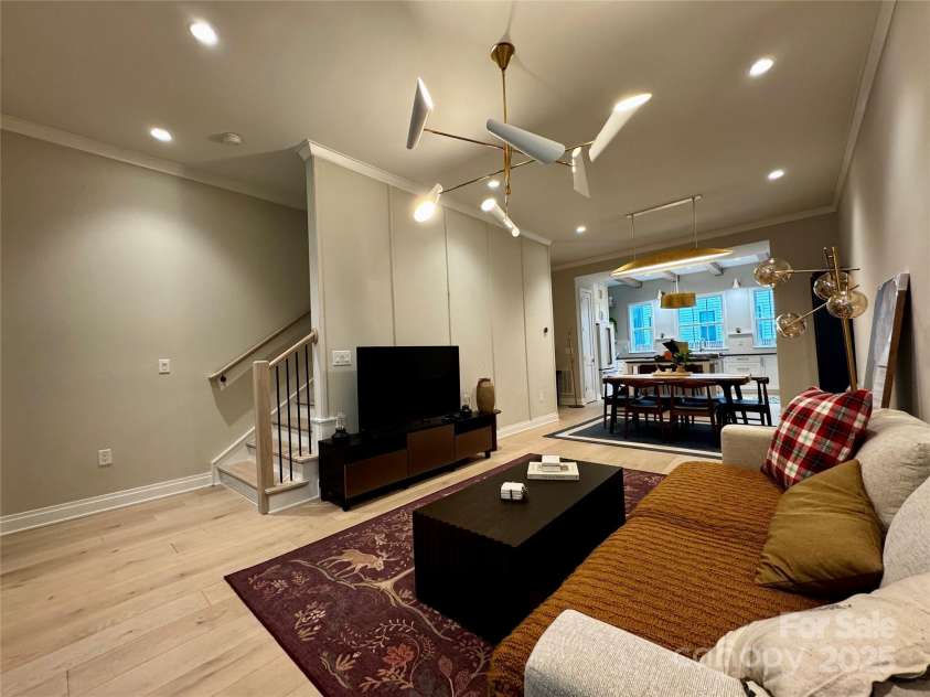 4121 Selwyn Walk Court, Charlotte, NC 28209.  MLS# CAR4237040, YatesRealty ID 11323. 