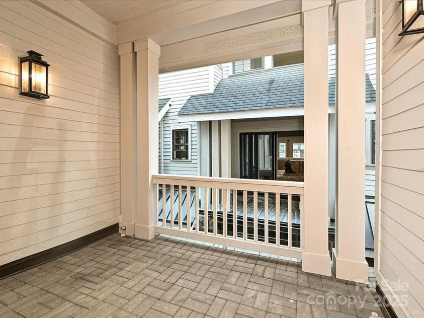 4121 Selwyn Walk Court, Charlotte, NC 28209.  MLS# CAR4237040, YatesRealty ID 11323. Balcony