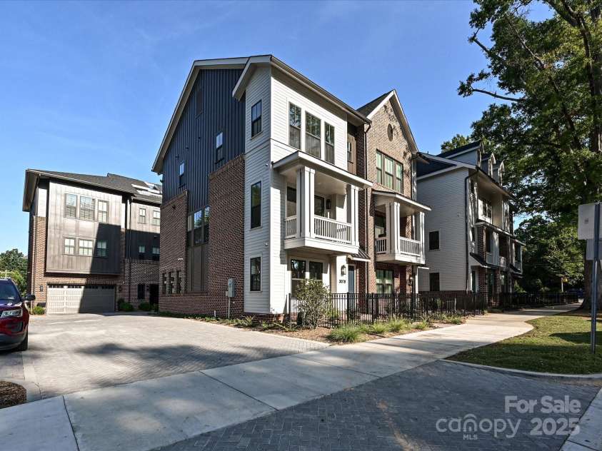 4121 Selwyn Walk Court, Charlotte, NC 28209.  MLS# CAR4237040, YatesRealty ID 11323. Entrance to Your Beautiful New Neighborhood!