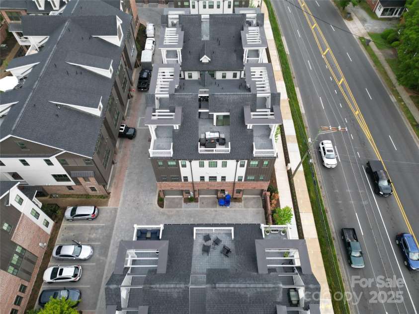 4121 Selwyn Walk Court, Charlotte, NC 28209.  MLS# CAR4237040, YatesRealty ID 11323. Middle Unit