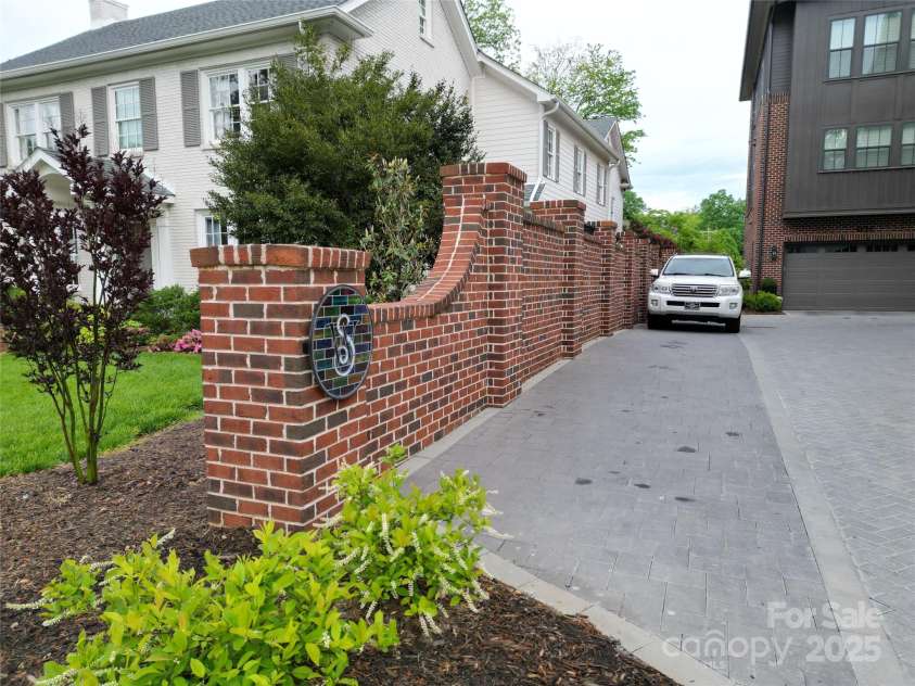 4121 Selwyn Walk Court, Charlotte, NC 28209.  MLS# CAR4237040, YatesRealty ID 11323. Selwyn Walk Neighborhood Entrance