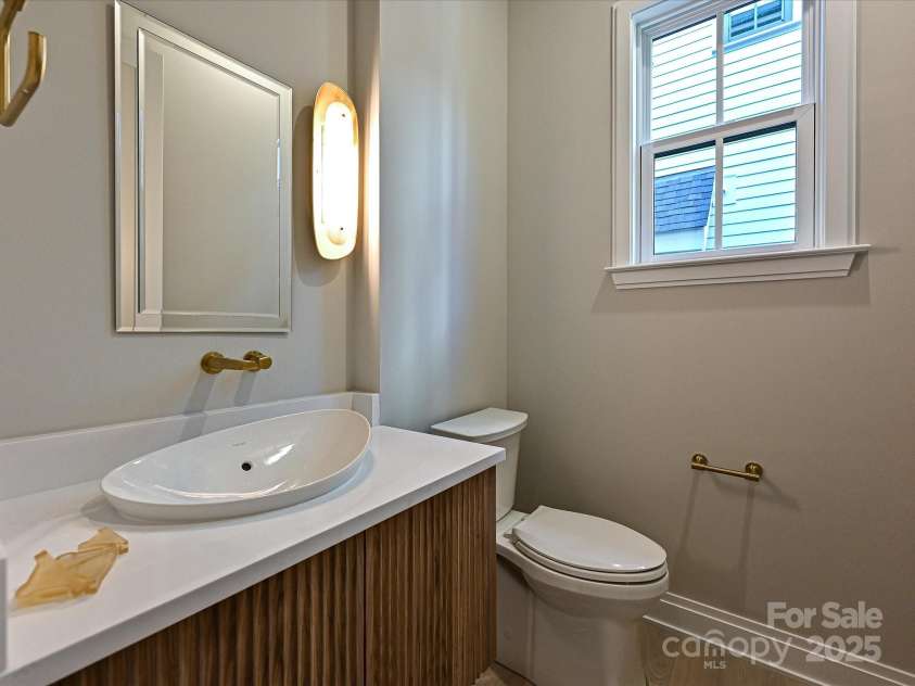 4121 Selwyn Walk Court, Charlotte, NC 28209.  MLS# CAR4300818, YatesRealty ID 11323. 