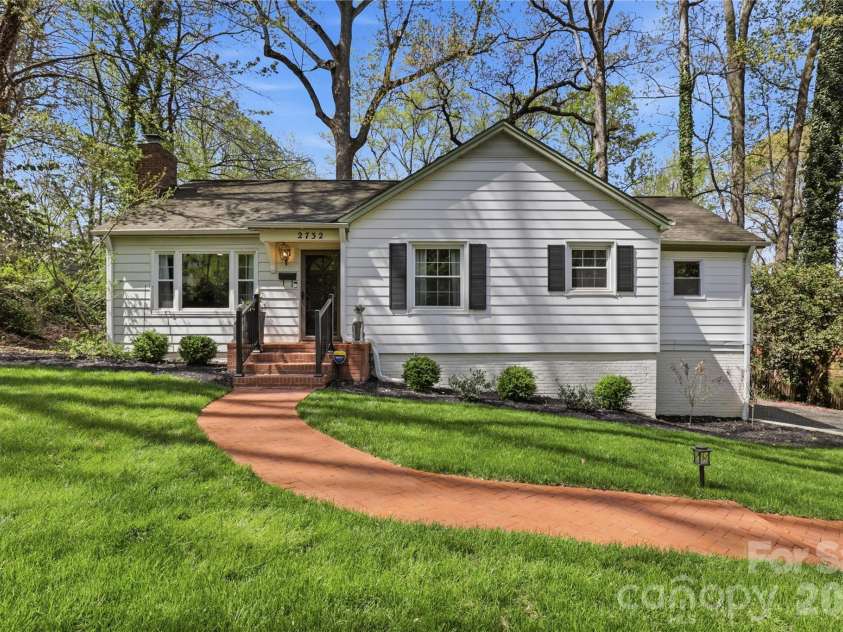 2732 Temple Lane, Charlotte, NC 28205.  MLS# CAR4362386, YatesRealty ID 11324. 