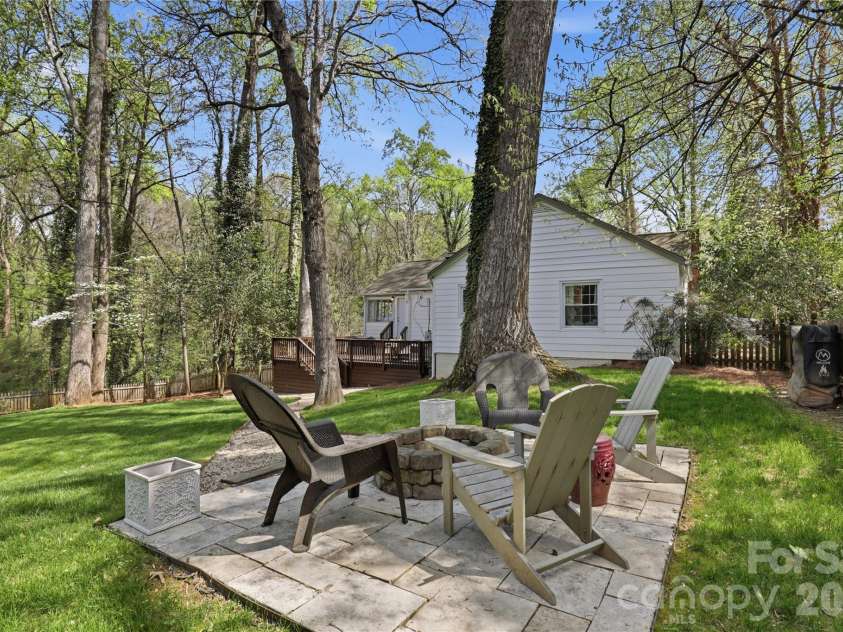 2732 Temple Lane, Charlotte, NC 28205.  MLS# CAR4362386, YatesRealty ID 11324. 