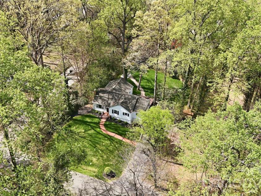 2732 Temple Lane, Charlotte, NC 28205.  MLS# CAR4362386, YatesRealty ID 11324. 